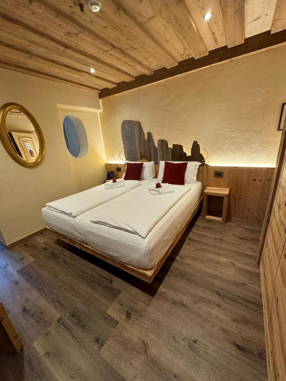 Hotel Ciasa Lorenzi Кортина д'Ампецо Екстериор снимка