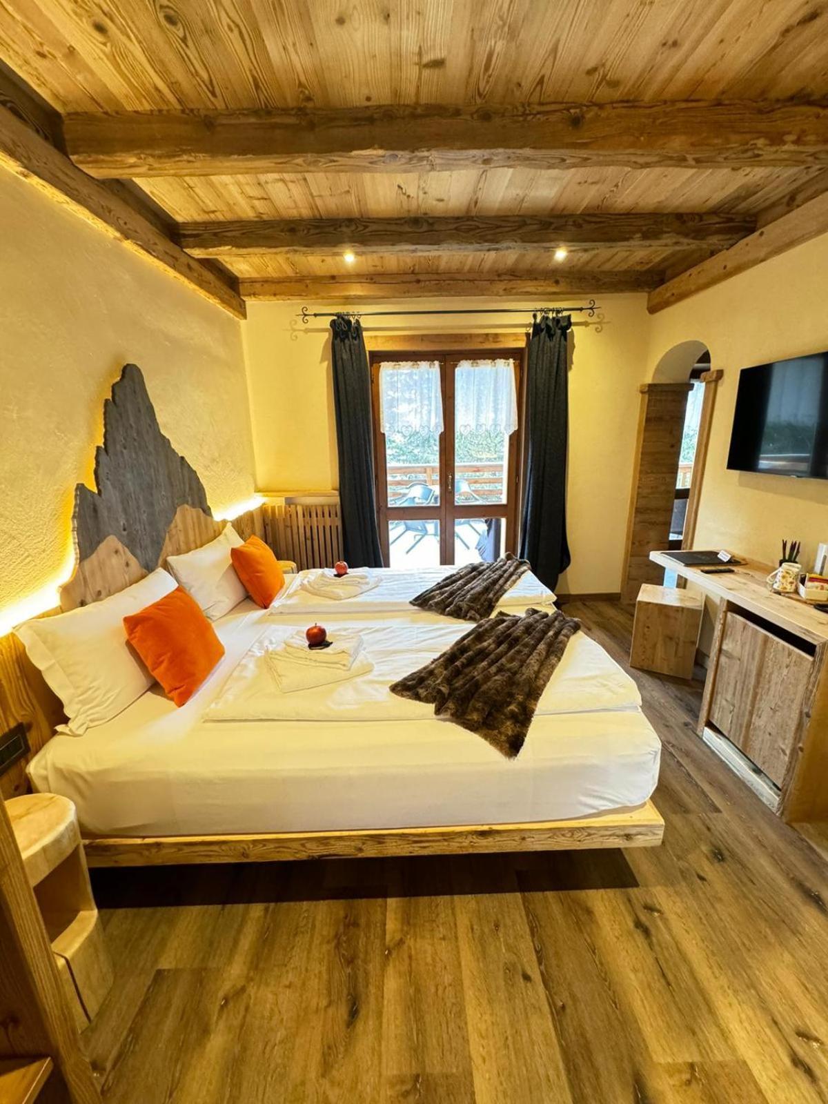 Hotel Ciasa Lorenzi Кортина д'Ампецо Екстериор снимка
