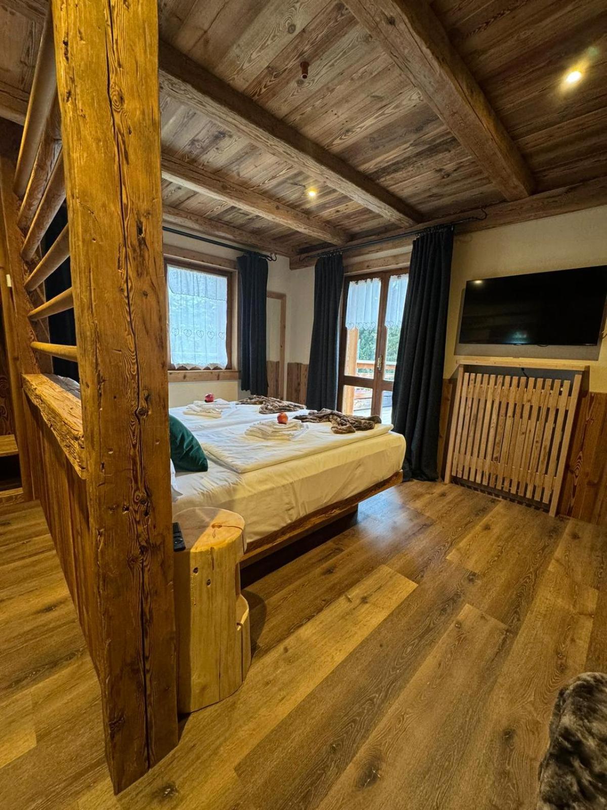 Hotel Ciasa Lorenzi Кортина д'Ампецо Екстериор снимка