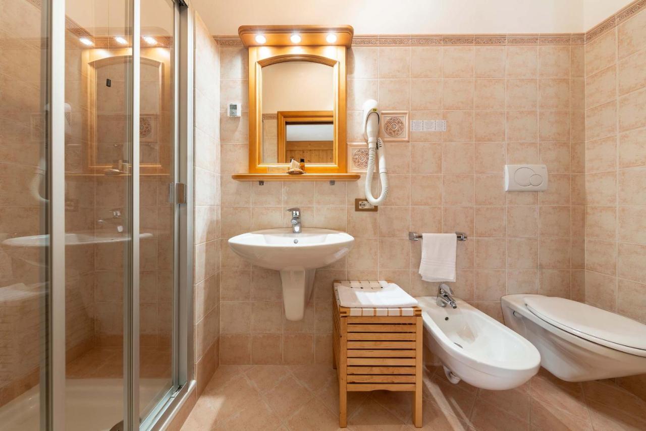 Hotel Ciasa Lorenzi Кортина д'Ампецо Екстериор снимка