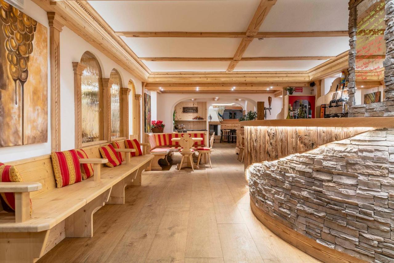 Hotel Ciasa Lorenzi Кортина д'Ампецо Екстериор снимка