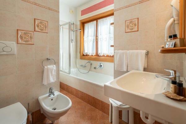 Hotel Ciasa Lorenzi Кортина д'Ампецо Екстериор снимка